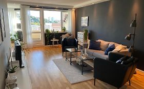 Cosy Appartement With 2 Bedrooms For 4 People With Free Parking